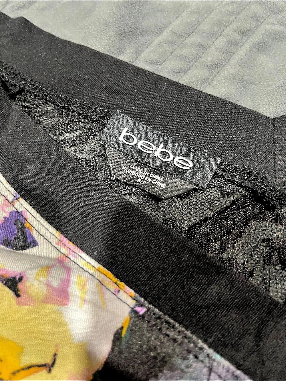 bebe Abstract Lace Back Top Size Small - Picture 4 of 7